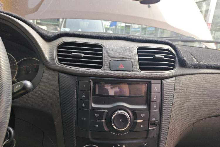 Used Wuling Hongguang 2014 1.5L S Standard Version
