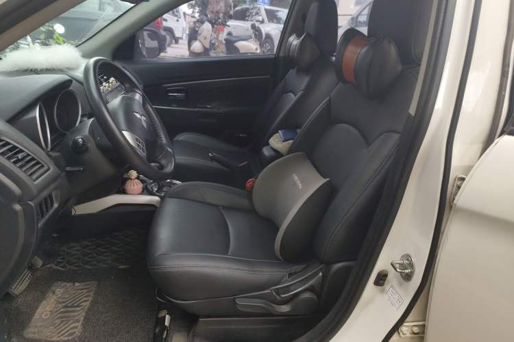 Used Mitsubishi ASX 2013 2.0L CVT Two-Wheel Drive Tech Edition Left Front Seat