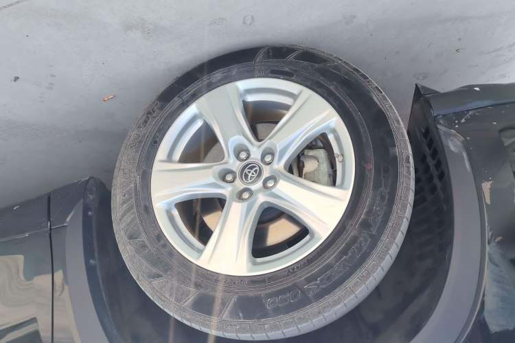 Used Toyota Highlander 2023 2.5L Smart Electric Hybrid Dual-Engine Two-Wheel Drive Elite Version 5 Seats Left Front Wheel Hub