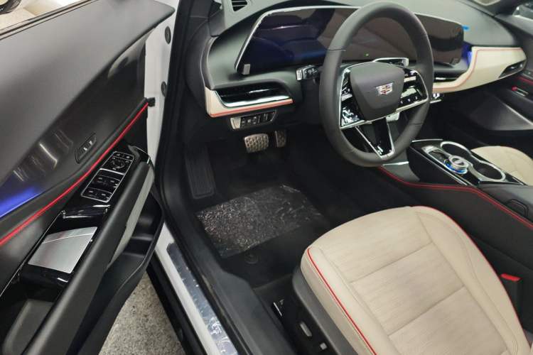 Used Cadillac GT4 2023 25T Prestige Version
