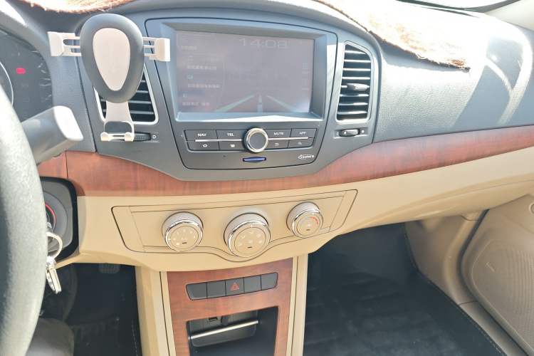 Used Roewe 350 2014 1.5L Automatic Xunyue Version Audio And AC Panel