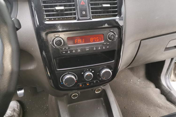 Used Wuling Rongguang V 2019 1.5L Standard Version China VI LAR Audio And AC Panel
