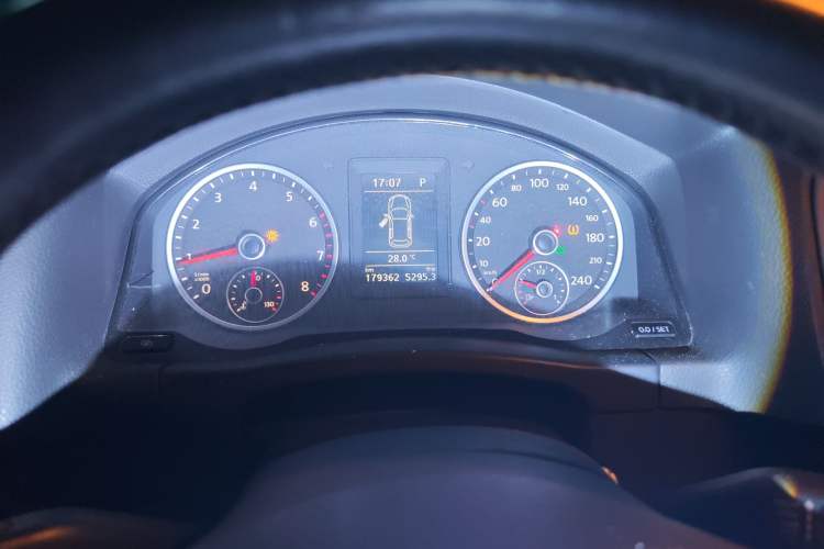 Used Volkswagen Tiguan 2012 1.8TSI Automatic Two-Wheel Drive Urban Edition Odometer Close Up