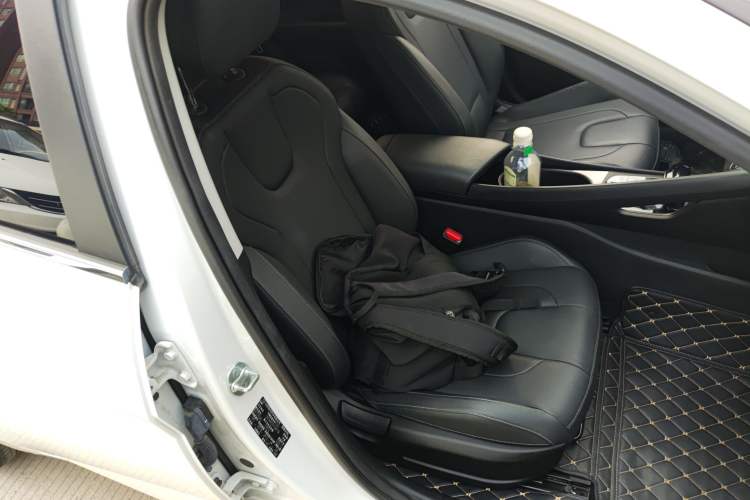 Used Hyundai Elantra 2023 1.5L CVT GLX Elite Edition Right Front Seat