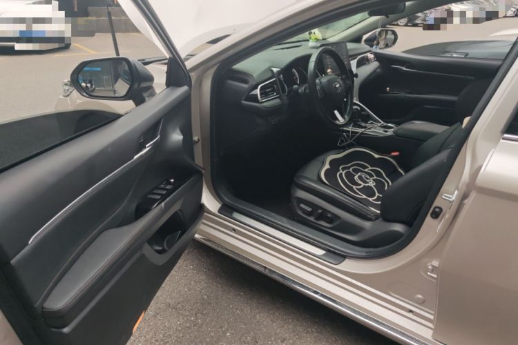 Used Toyota Camry 2023 2.0G Luxury Edition
