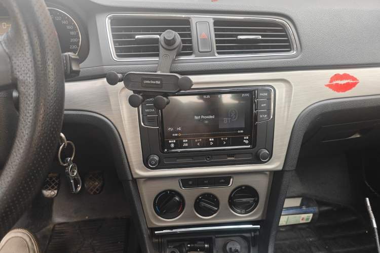 Used Volkswagen Lavida 2013 Restyled Classic 1.6L Manual Comfort Edition