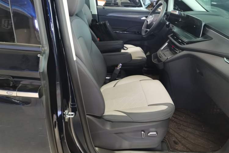 Used Buick GL8 New Energy 2025 Lu Shang Luxury Edition 7-Seater