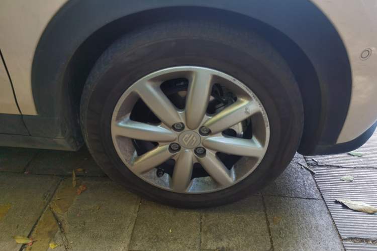 Used Leapmotor T03 2022 Star Diamond Edition Right Front Wheel Hub