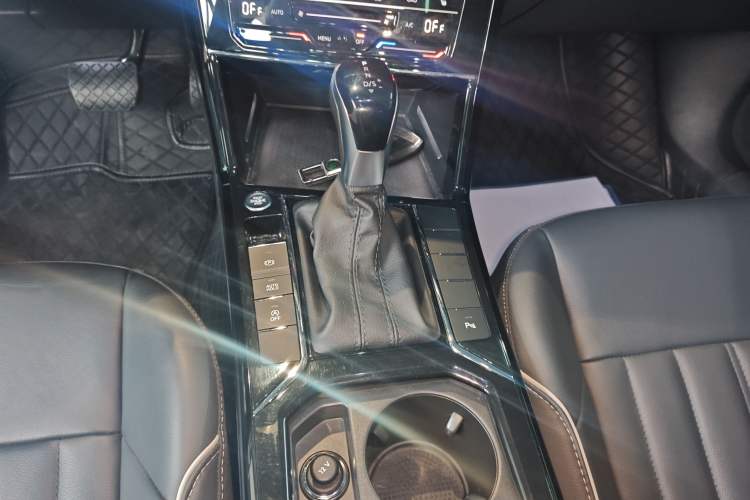 Used Volkswagen Passat 2023 Revised 330TSI Elite Edition Gear Lever