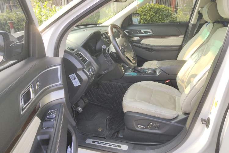 Used Ford Explorer 2017 3.5T Platinum Edition
