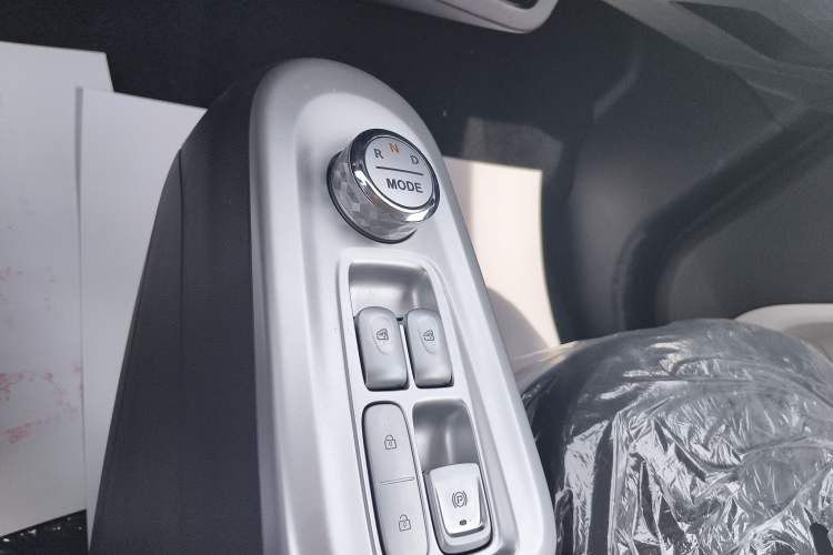 Used CHANGAN NEVO Lumin 2026 Model Treasure Edition 205km Beloved Beige Guoxuan
