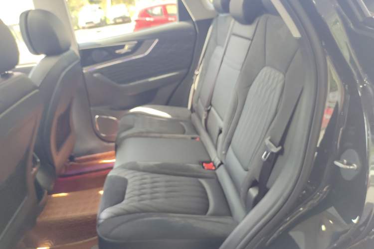 Used Hongqi HS5 2022 Facelifted Version 2.0T Smart Connect Flagship All-Wheel-Drive Edition
