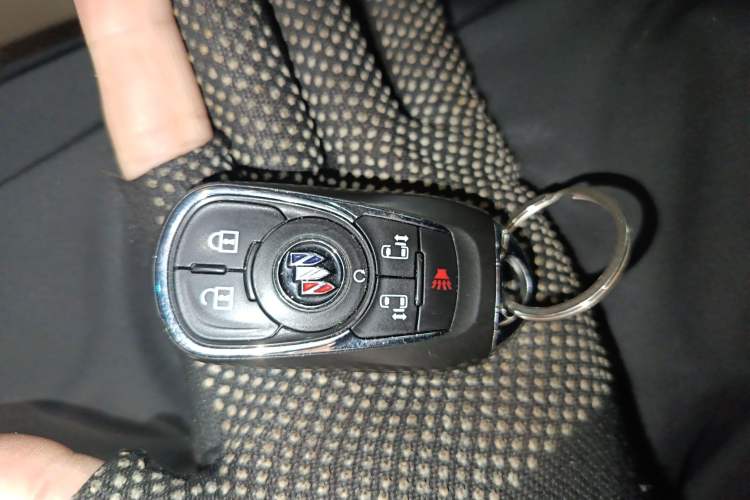 Used Buick GL8 2022 ES Landtrek 653T Luxury Edition