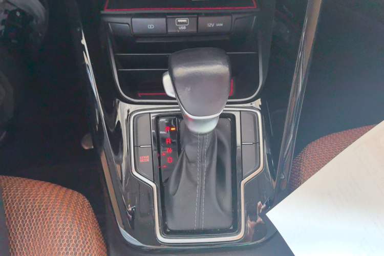 Used Kia Sportage R 2019 2.0L Automatic Smart Luxury Edition Gear Lever