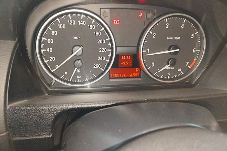 Used BMW X1 2012 sDrive18i Luxury Edition Odometer Close Up