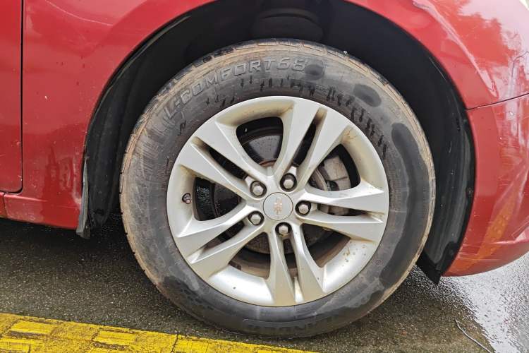 Used Chevrolet Cruze 2015 1.5L Classic SE MT Right Front Wheel Hub