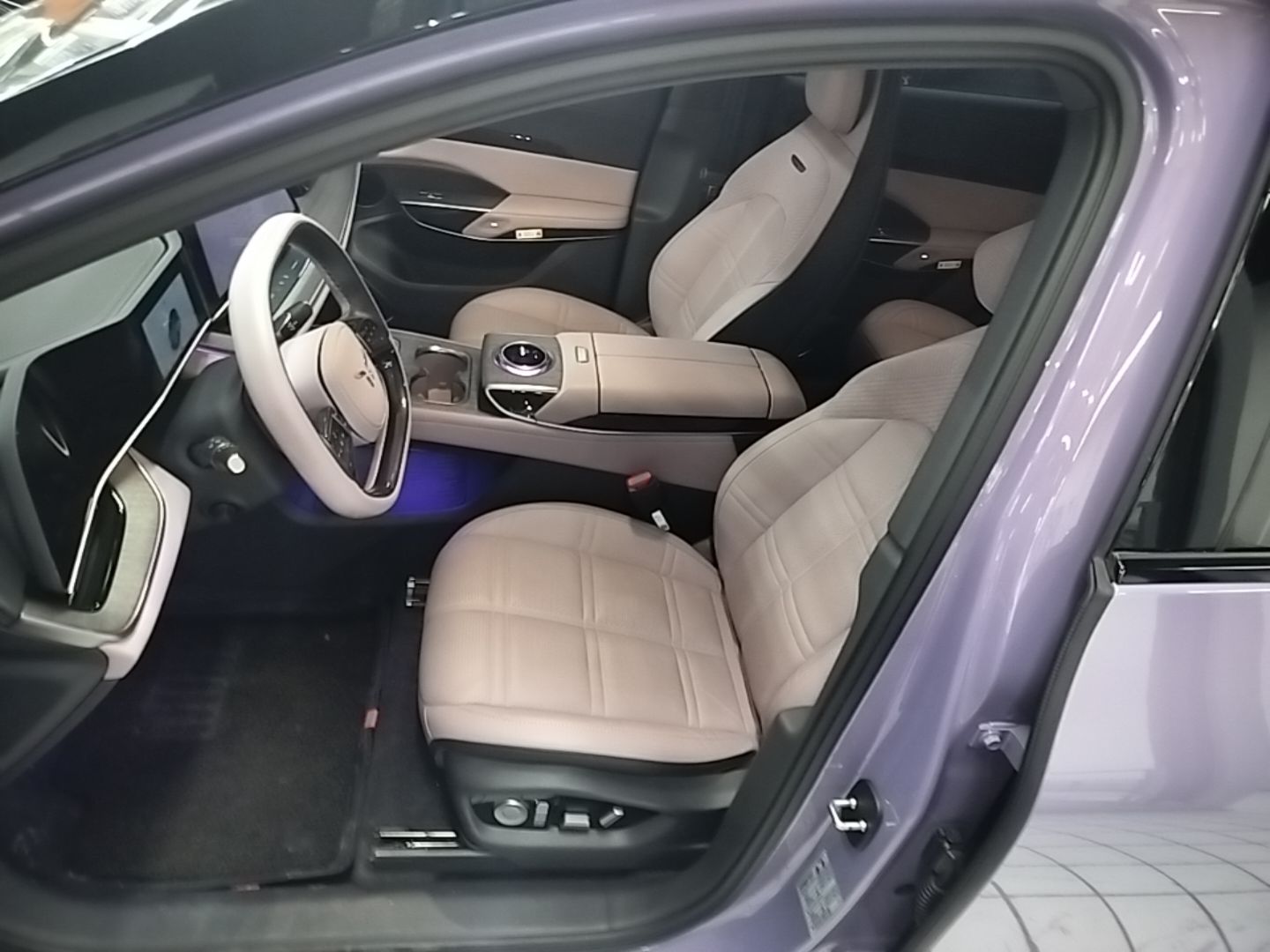 Hongqi Tiangong 08 2025 680 Ultra Four-Wheel-Drive Version — снимка 17