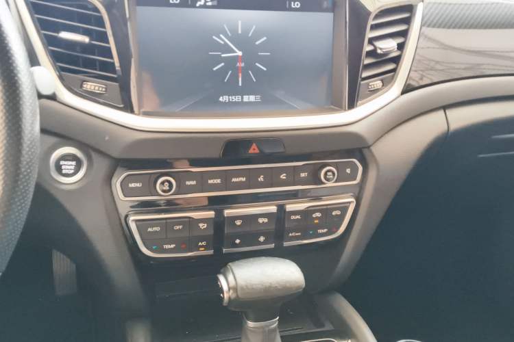 Used GAC Trumpchi GS7 2017 320T Two-Wheel-Drive Luxury Smart Connectivity Model Audio And AC Panel