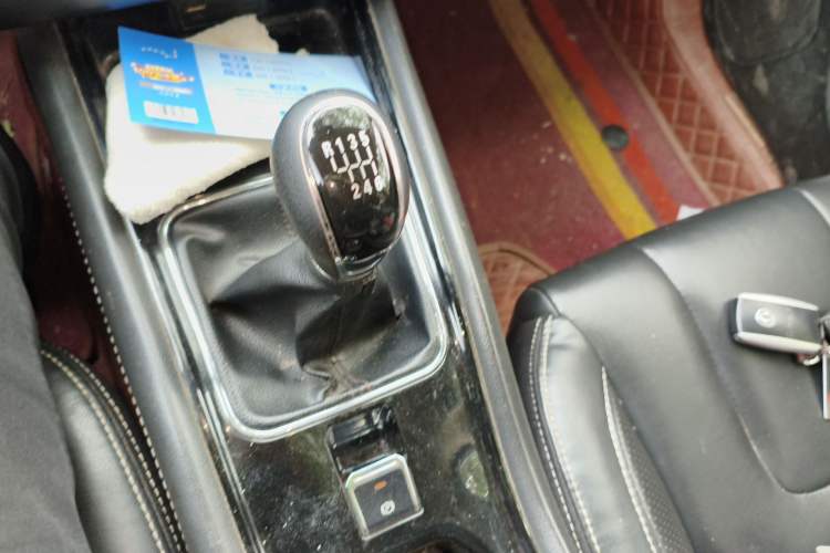 Used Dongfeng Fengon 580 2017 1.5T Manual Luxury Model Gear Lever