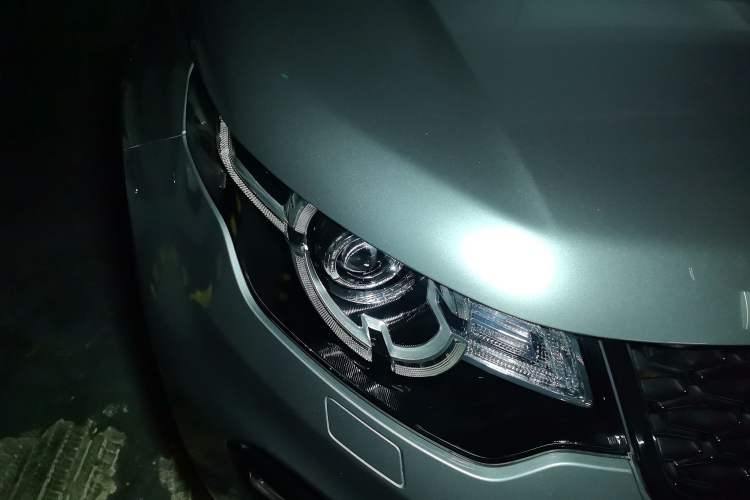 Used Land Rover Discovery Sport 2018 240 PS SE Version Exterior 6