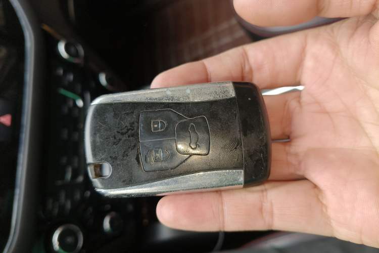 Used Geely Auto GX7 2015 Sports Edition 2.0L Automatic Luxury Upgrade Version China V Standard
