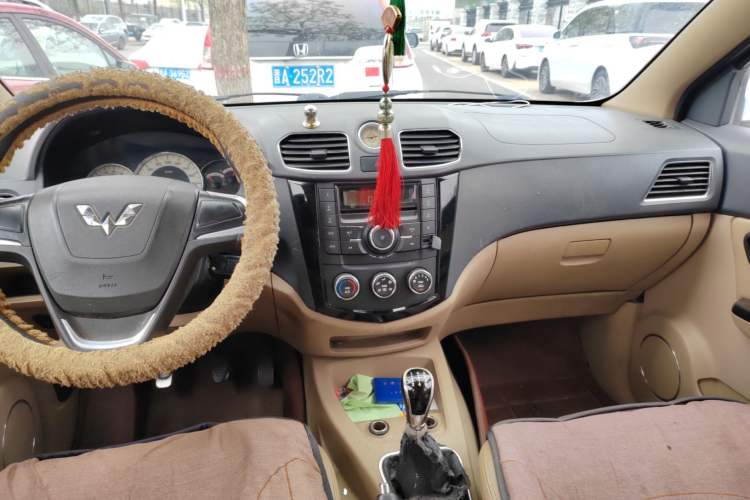 Used Wuling Hongguang 2014 1.5L S Comfort Model Audio And AC Panel