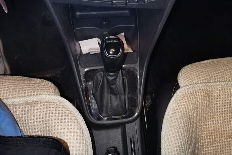 Used Skoda Rapid Spaceback 2016 Revised 1.6L Automatic Chuanxing Version Gear Lever