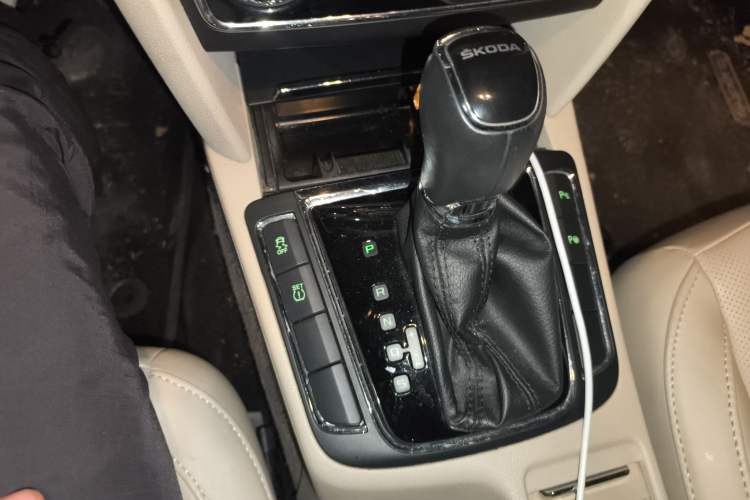 Used Skoda Superb 2013 1.8TSI Automatic Yashi Edition