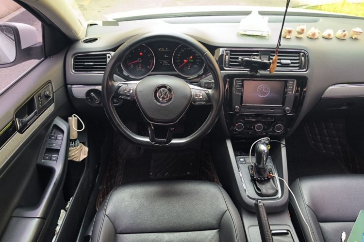 Used Volkswagen Sagitar 2017 230TSI Automatic Comfort Version
