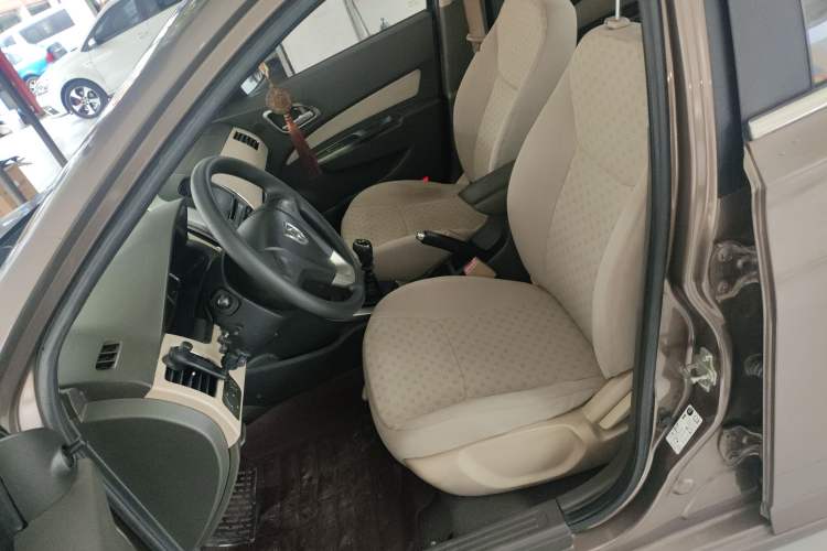 Used Baojun 630 2013 1.5L manual standard version