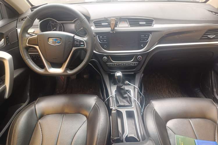 Used Geely Auto Emgrand 2017 Sedan Million Edition 1.5L Manual - Upward Version Center Console