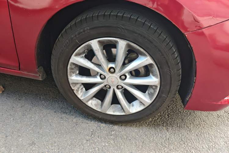 Used Chevrolet Cruze 2017 1.5L Automatic Pioneer Sunroof Edition Right Front Wheel Hub