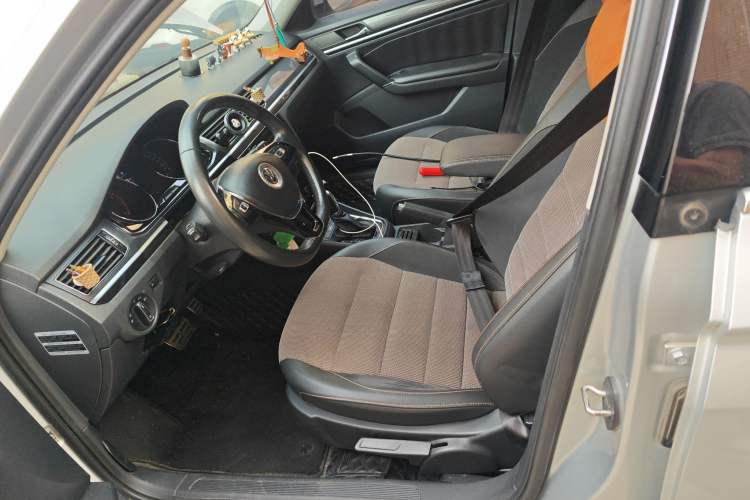 Used Volkswagen C-TREK 2017 230TSI DSG Comfort Version
