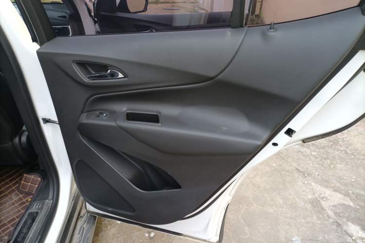 Used Chevrolet Equinox 2017 550T Automatic All-Wheel-Drive Top-Tier Version