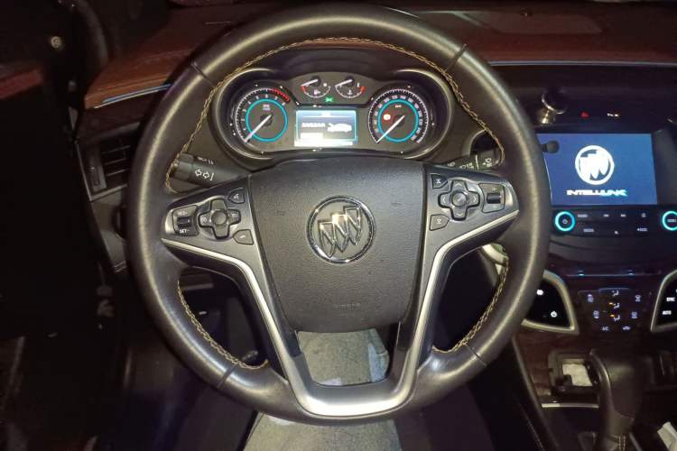 Used Buick LaCrosse 2013 2.4L SIDI Elite Comfort Version Steering Wheel