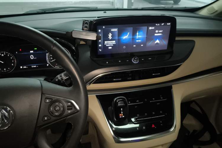 Used Buick GL8 2023 Facelifted Land Cruiser Executive Luxury Version
