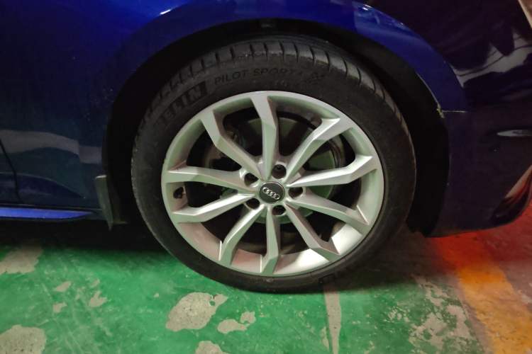 Used Audi A4L 2019 40 TFSI Fashion Version China V Right Front Wheel Hub