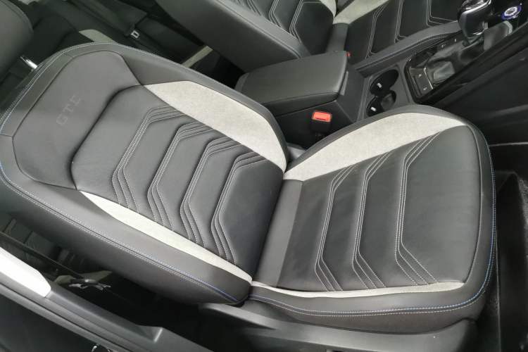 Used Volkswagen Tayron GTE Plug-in Hybrid 2020 1.4T Luxury Model Right Front Seat