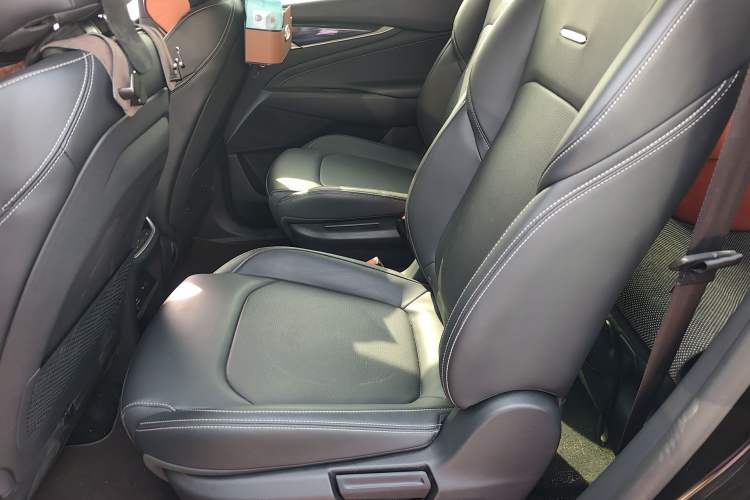 Used SAIC MAXUS G50 2019 1.5T First Edition Automatic Luxury Version 6 Seats Left Rear Seat