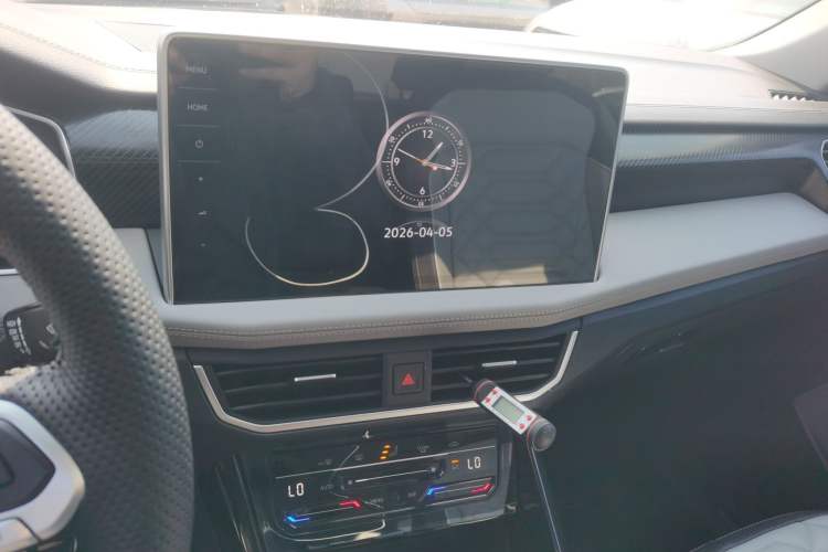 Used Volkswagen Tayron 2024 300TSI Two-Wheel-Drive Luxury Plus Advanced Version Audio And AC Panel