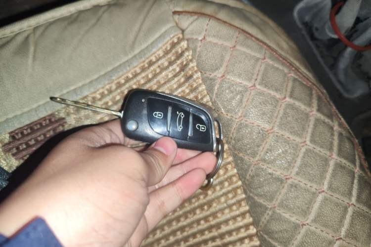 Used Wuling Rongguang V 2016 1.5L Standard Version Vehicle Key