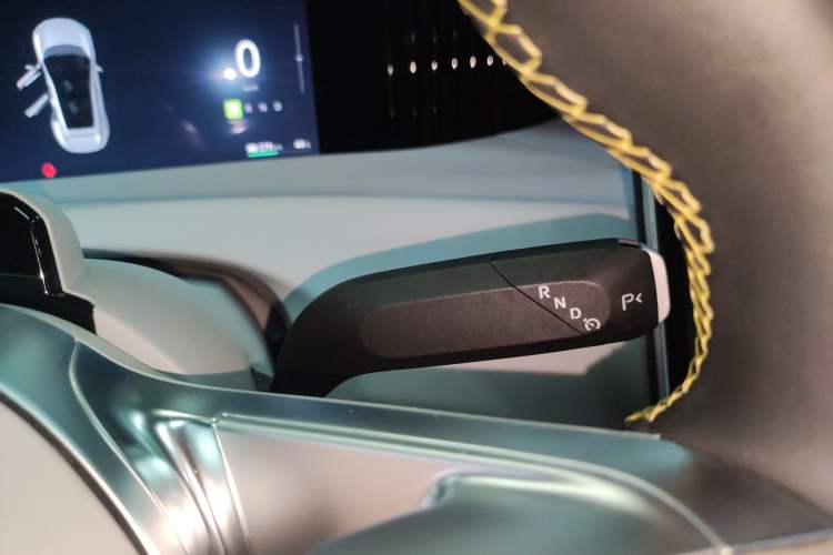 Used Avatr 11 2023 HarmonyOS Version Smart Enjoyment Upgrade Model 90-Degree Rear-Wheel Drive Edition Gear Lever