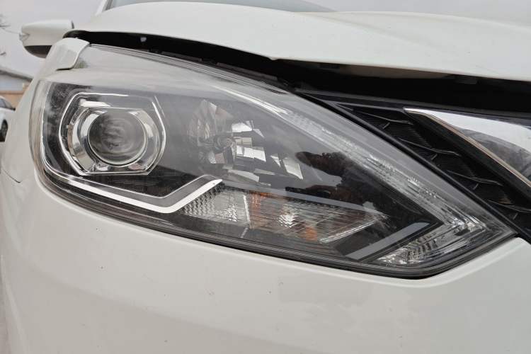 Used Nissan Sylphy 2019 1.6XV CVT Smart Connect Luxury Edition China V Standard Right Front Headlight