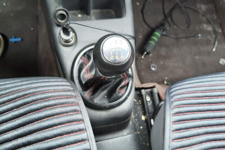 Used Suzuki Swift 2012 1.3L Manual Value Edition Gear Lever