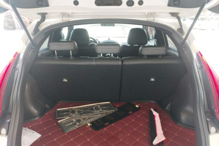 Used Infiniti ESQ 2014 1.6L Luxury Edition Trunk