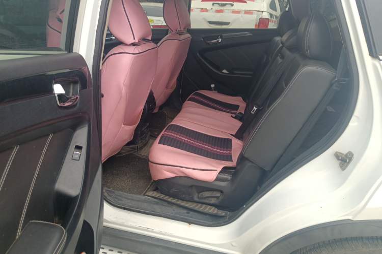 Used Dongfeng Fengon 580 2017 Revised Version 1.5T CVT Luxury Edition Left Rear Seat