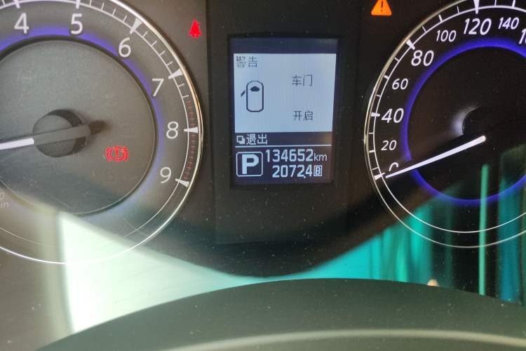 Used Infiniti QX50 2015 2.5L Enjoyment Edition Odometer Close Up