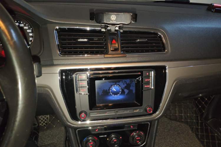 Used Volkswagen Lavida 2015 1.6L Automatic Luxury Edition Audio And AC Panel