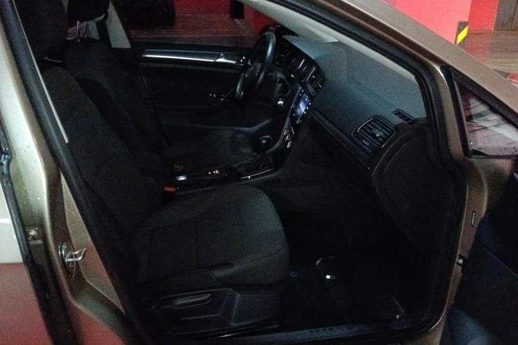 Used Volkswagen Golf 2017 230TSI Automatic Comfort Edition – Celebrating Milestone of One Million Units
