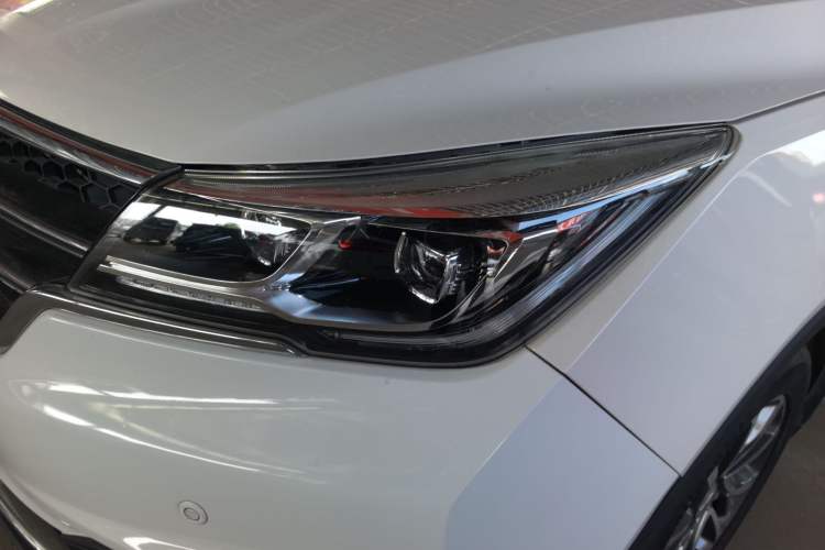 Used Baojun 730 2017 1.5T DCT Flagship Model 7 Seats China V Emission Standard Left Front Headlight